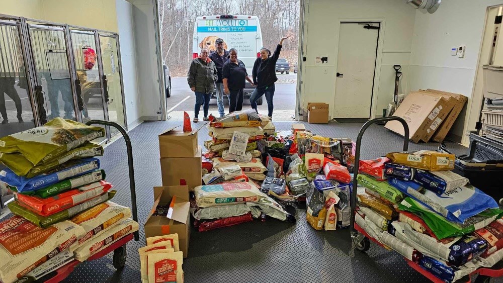 Pet Evolution Store Hosts Drive in November