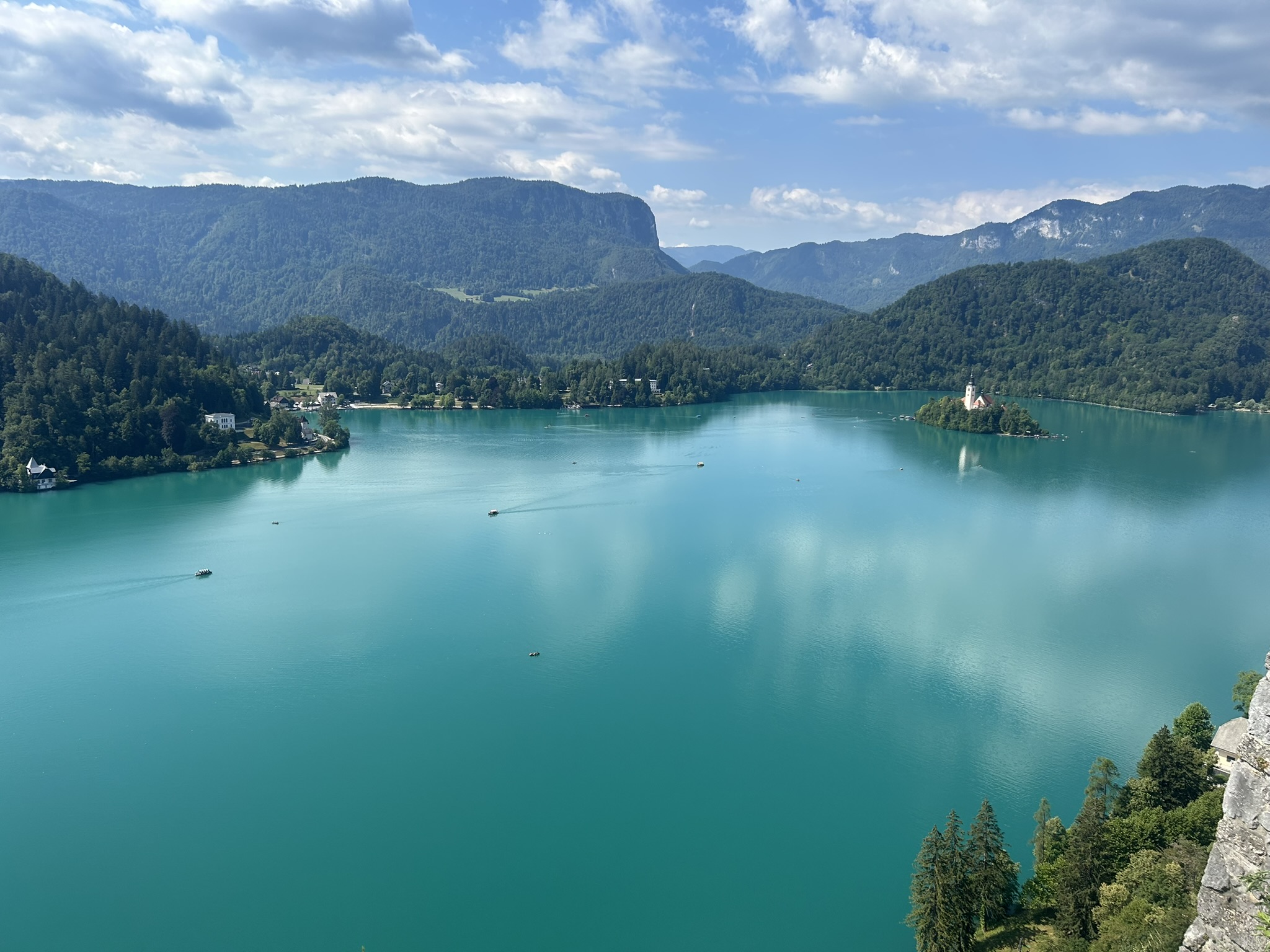 Wanderlust and Well-Being: Off the Beaten Path – Lake Bled